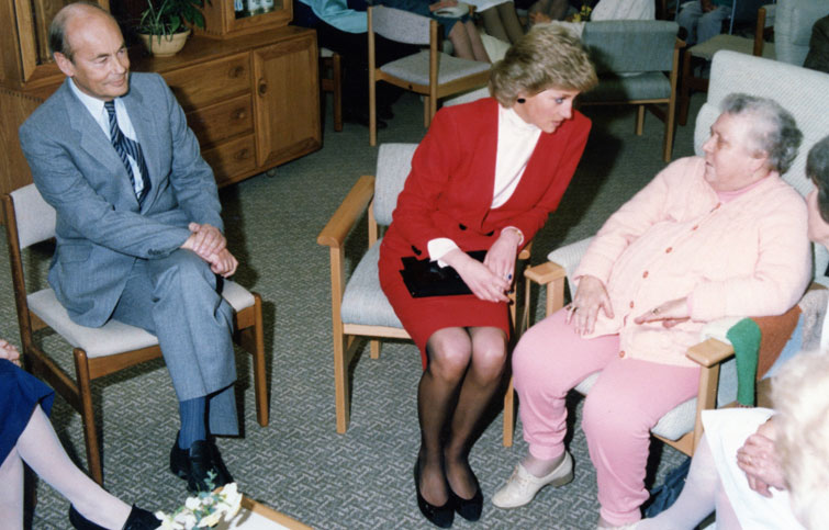 Image: Princess Diana and Robin Tomkins at St Helena Hospice 1988