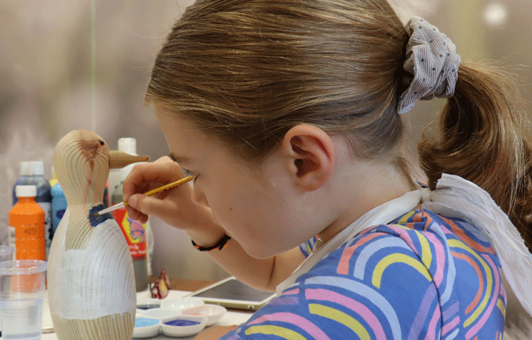 Image: painting wooden ducks