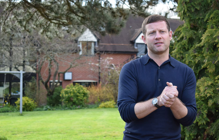 Image: Dermot O'Leary at St Helena Hospice