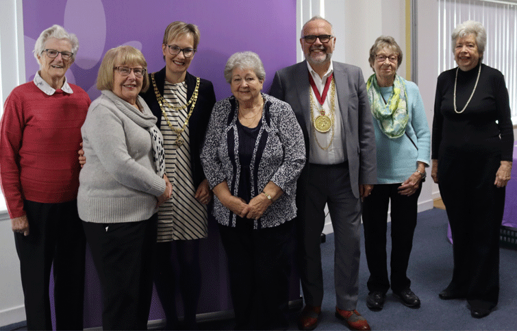 Image: Cherrydale Weavers with mayor and mayoress