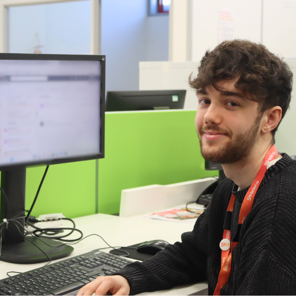 A young marketing volunteer